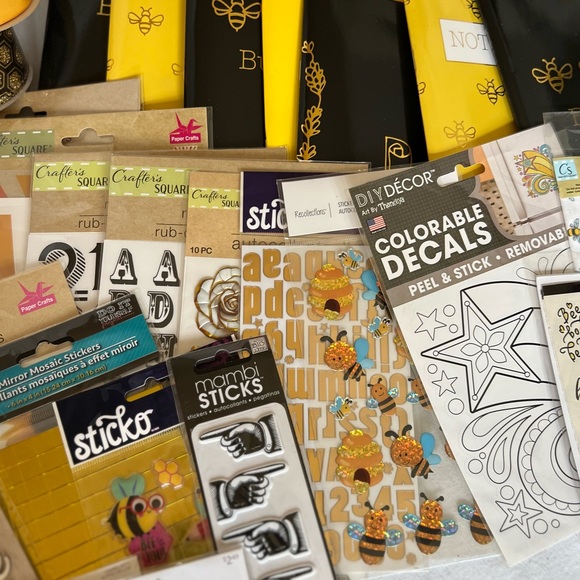 BUMBLEBEE BLVD GIFT SET - Picture 9 of 13